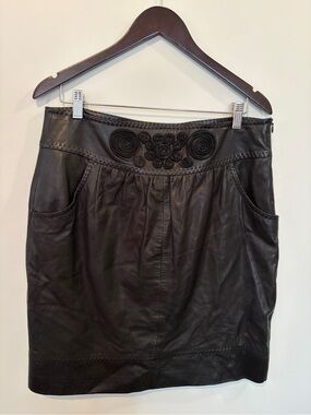 ESCADA 100% Nappa Lambs Leather Pencil Skirt with Black Rose detailing - 40